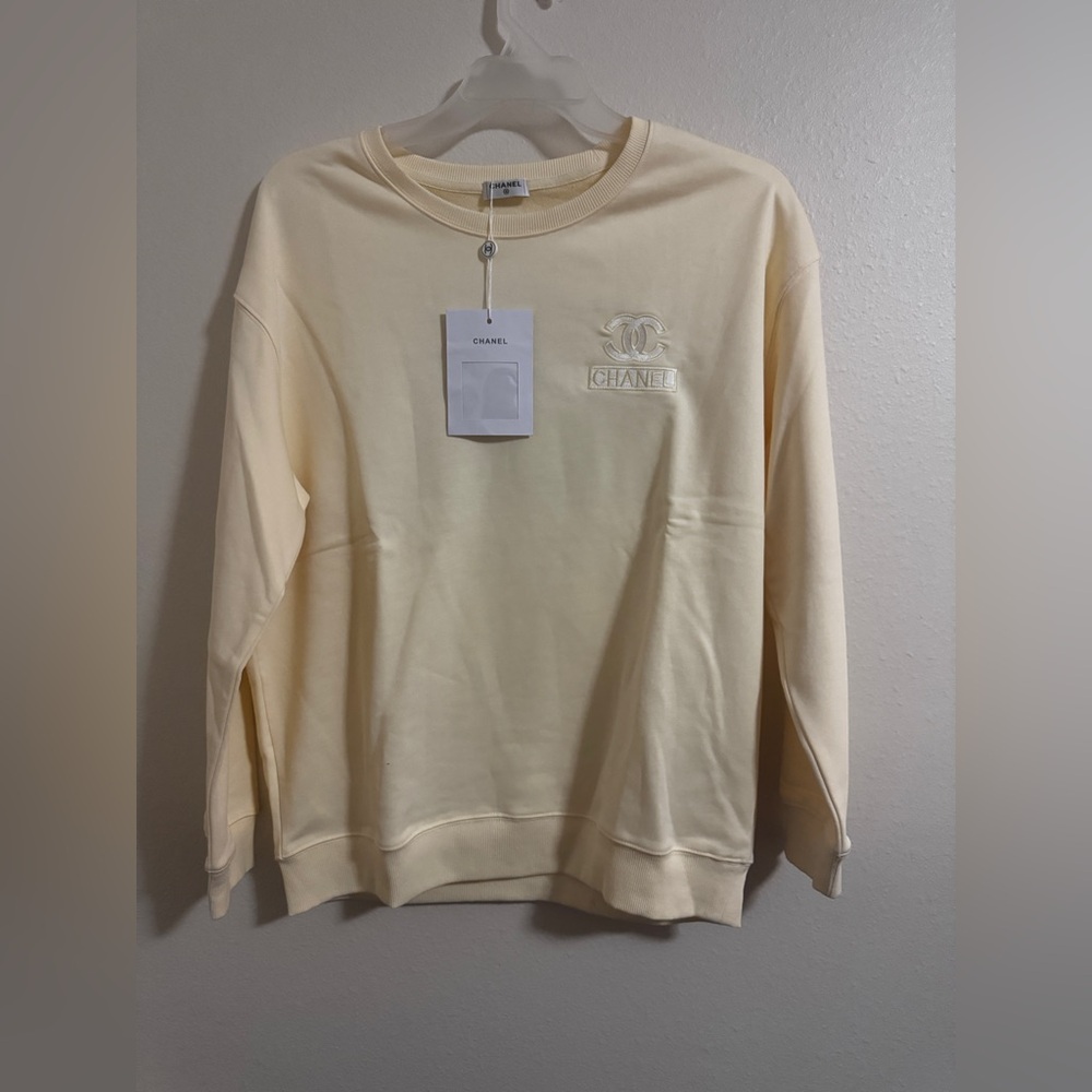 Chanel crewneck